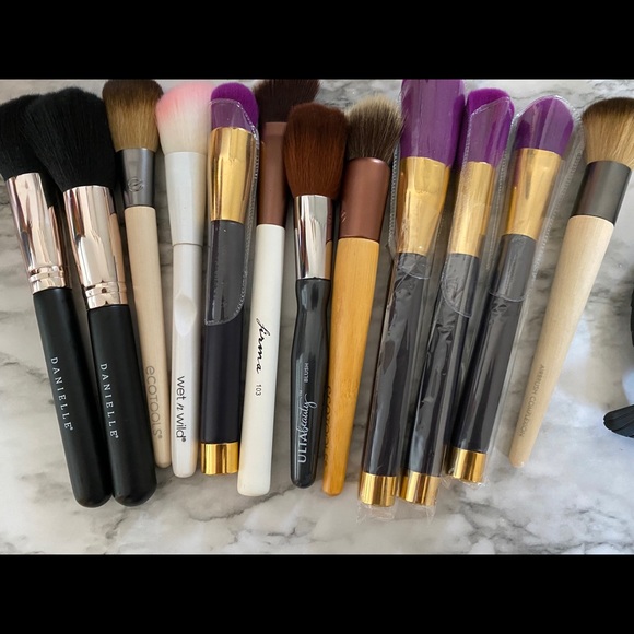 Makeup Brushes Bundle - Picture 2 of 5